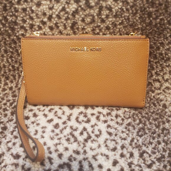 Brand New Michael Kors Adele Double-Zip Pebble Leather Phone Wristlet - Picture 1 of 3